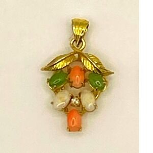 Vintage‎ Gold Tone Pendant Coral Green White Cabochon Stone Cluster Leaf Charm S